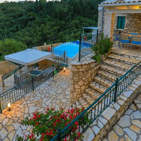 Regina: Above Agni, Superb Views And Pool Kavalleraina