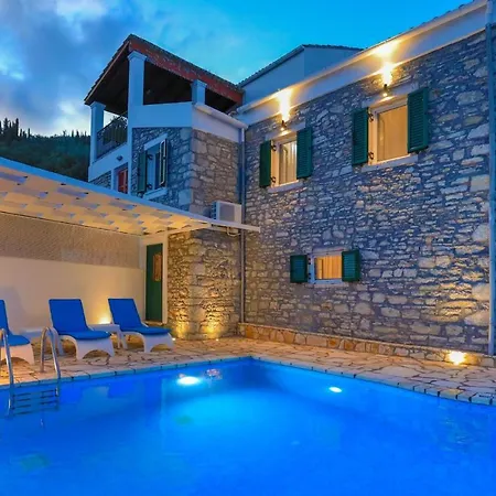 Regina: Above Agni, Superb Views And Pool Vila