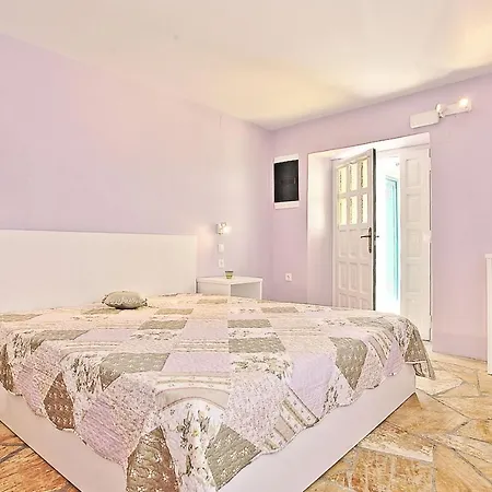 Regina: Above Agni, Superb Views And Pool Vila