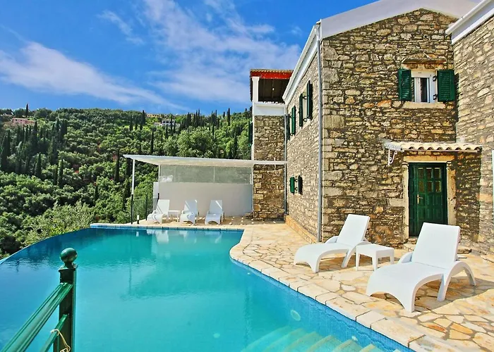 Regina: Above Agni, Superb Views And Pool
