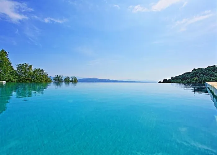 别墅 Regina: Above Agni, Superb Views And Pool Kavalleraina