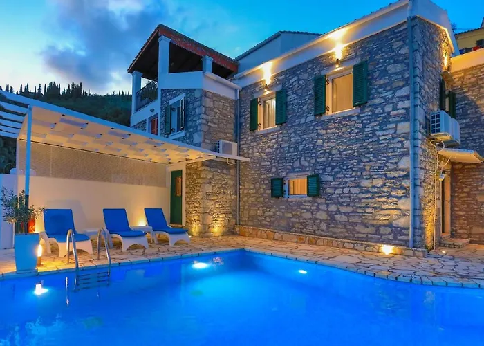 Regina: Above Agni, Superb Views And Pool 别墅