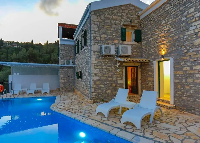 Regina: Above Agni, Superb Views And Pool *