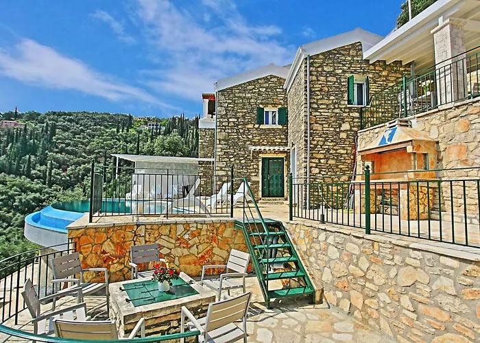 Regina: Above Agni, Superb Views And Pool