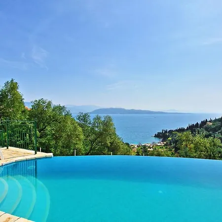 Regina: Above Agni, Superb Views And Pool