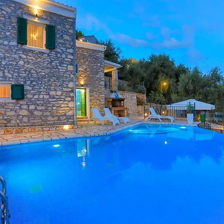 Regina: Above Agni, Superb Views And Pool * Kavalleraina