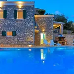Villa Regina: Above Agni, Superb Views And Pool