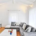 Regina: Above Agni, Superb Views And Pool Villa Kavalleraina