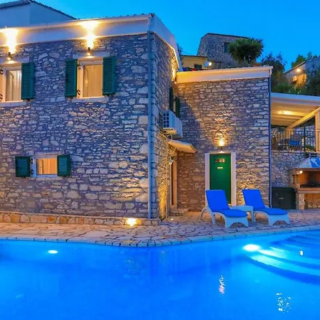 Regina: Above Agni, Superb Views And Pool 别墅 Kavalleraina