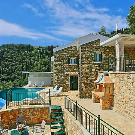 Regina: Above Agni, Superb Views And Pool *