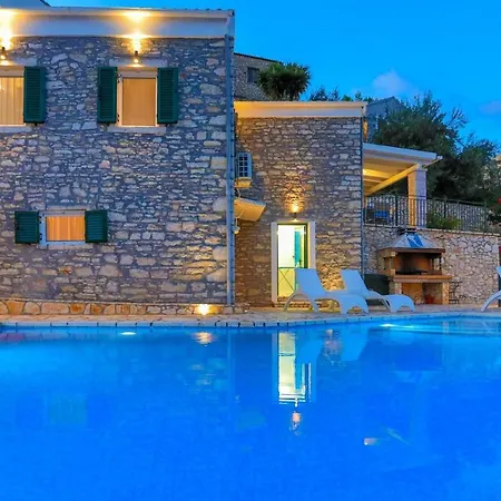 Villa Regina: Above Agni, Superb Views And Pool