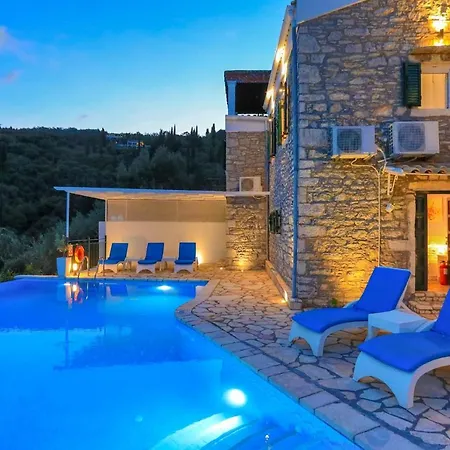 Villa Regina: Above Agni, Superb Views And Pool *