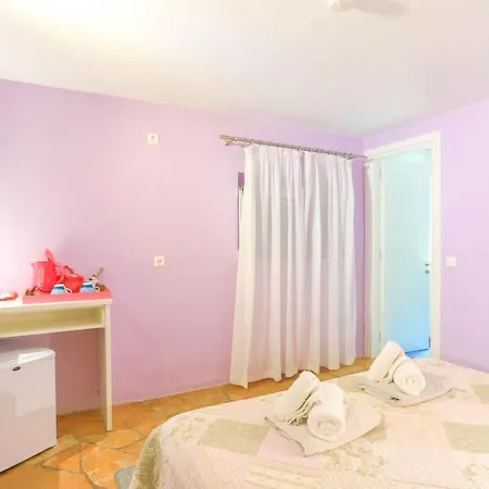 Regina: Above Agni, Superb Views And Pool *