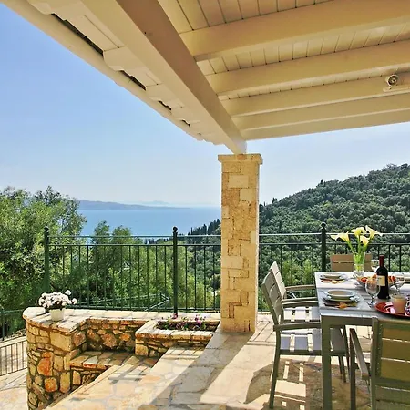 Regina: Above Agni, Superb Views And Pool Kavalleraina