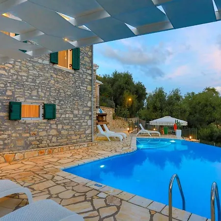 Regina: Above Agni, Superb Views And Pool