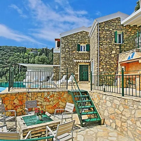 Regina: Above Agni, Superb Views And Pool