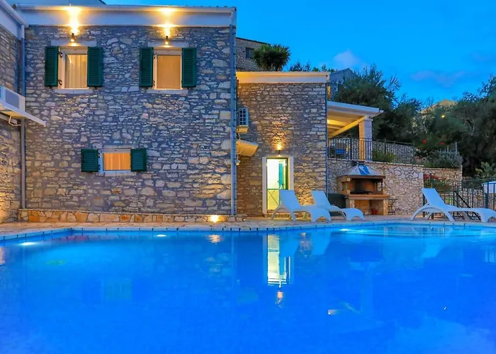 Willa Regina: Above Agni, Superb Views And Pool