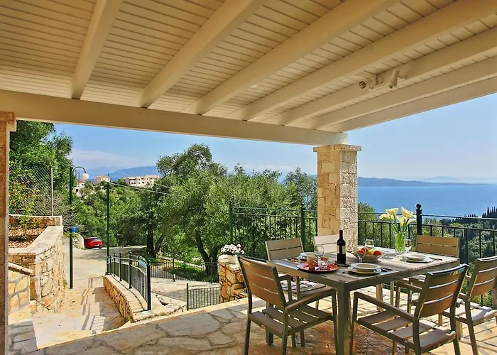Regina: Above Agni, Superb Views And Pool Willa *