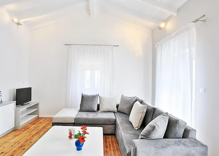 Regina: Above Agni, Superb Views And Pool Willa Kavalleraina