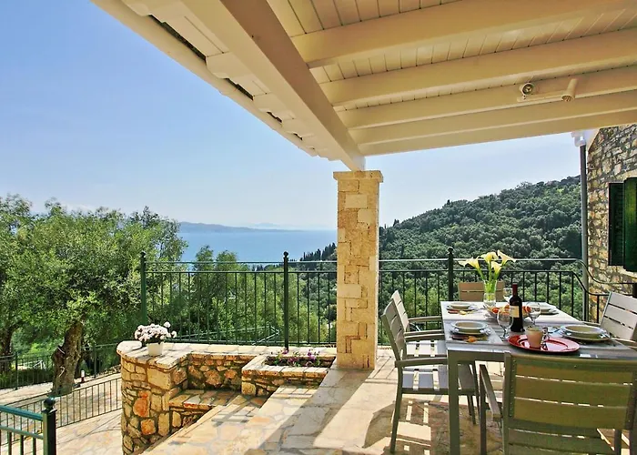 Regina: Above Agni, Superb Views And Pool Kavalleraina