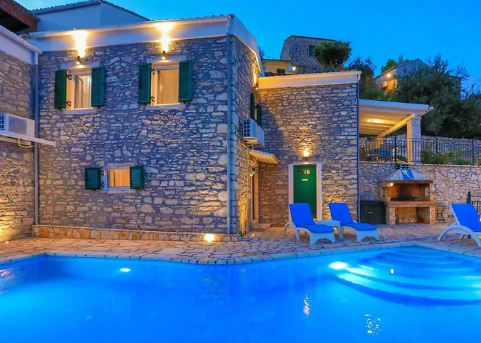 Regina: Above Agni, Superb Views And Pool Villa Kavalleraina