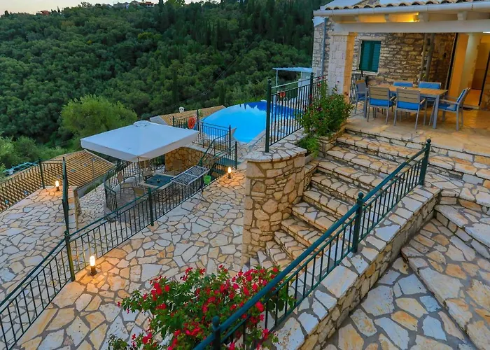 Regina: Above Agni, Superb Views And Pool Kavalleraina