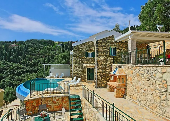 Regina: Above Agni, Superb Views And Pool *