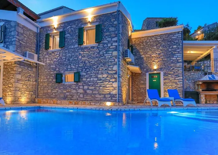 Villa Regina: Above Agni, Superb Views And Pool